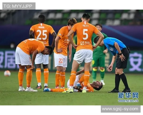 大连一方与武汉卓尔激战正酣争夺中超联赛宝贵积分